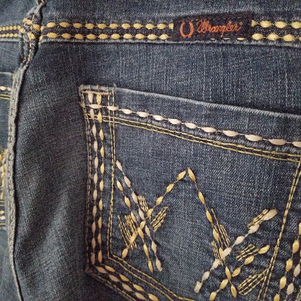 Wrangler Shiloh boot cut jeans - Picture 3 of 5